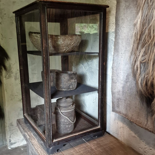 Oud Vitrine Kastje