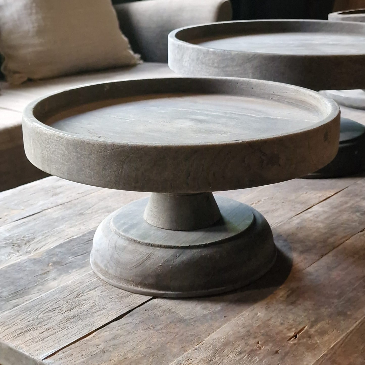 Ronde Etagère op Voet (M)
