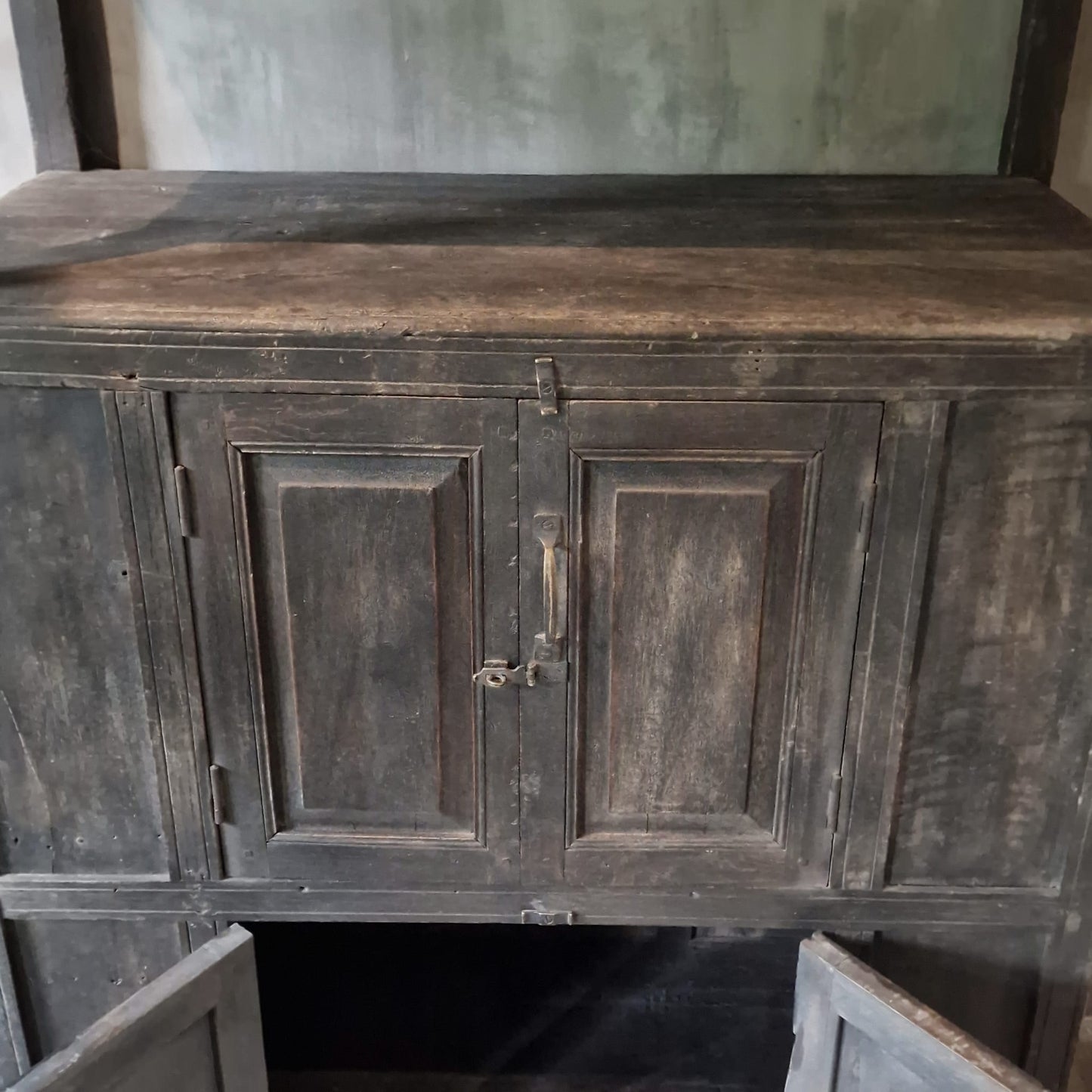 Unieke Kast van Oud Hout