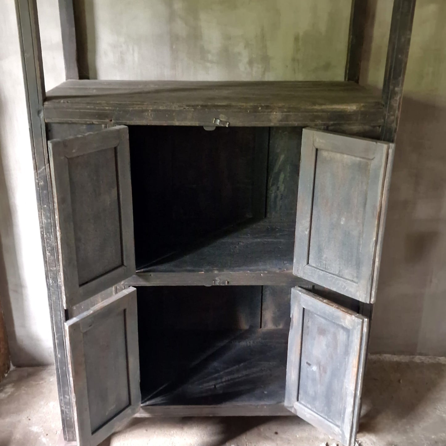 Unieke Kast van Oud Hout
