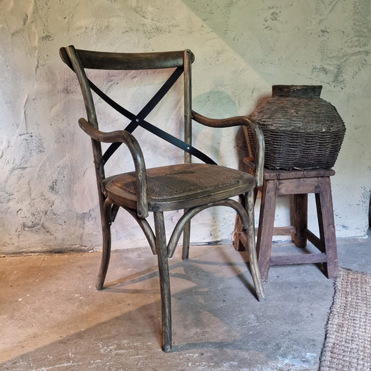 Houten Stoel met Kruisrug en Armleuning