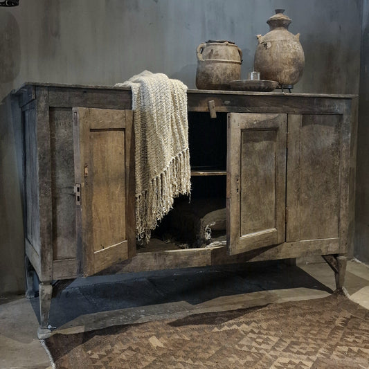 Antieke Kast HOFFZ INTERIOR