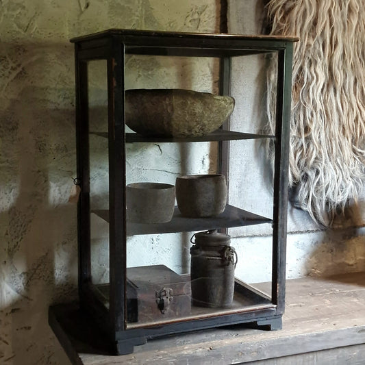 Oud Vitrine Kastje