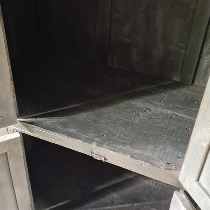 Unieke Kast van Oud Hout