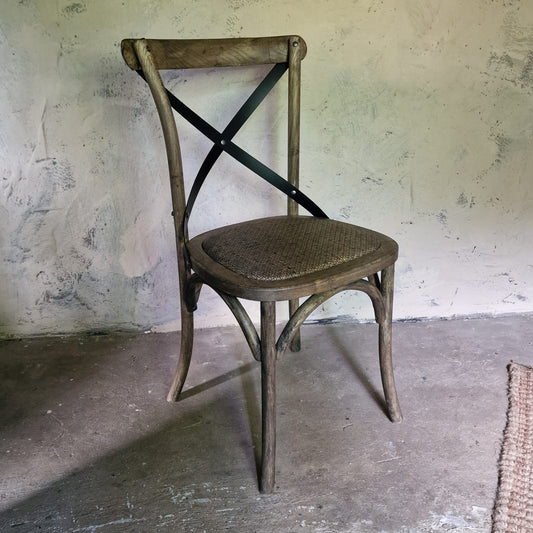 Houten Stoel met Kruisrug