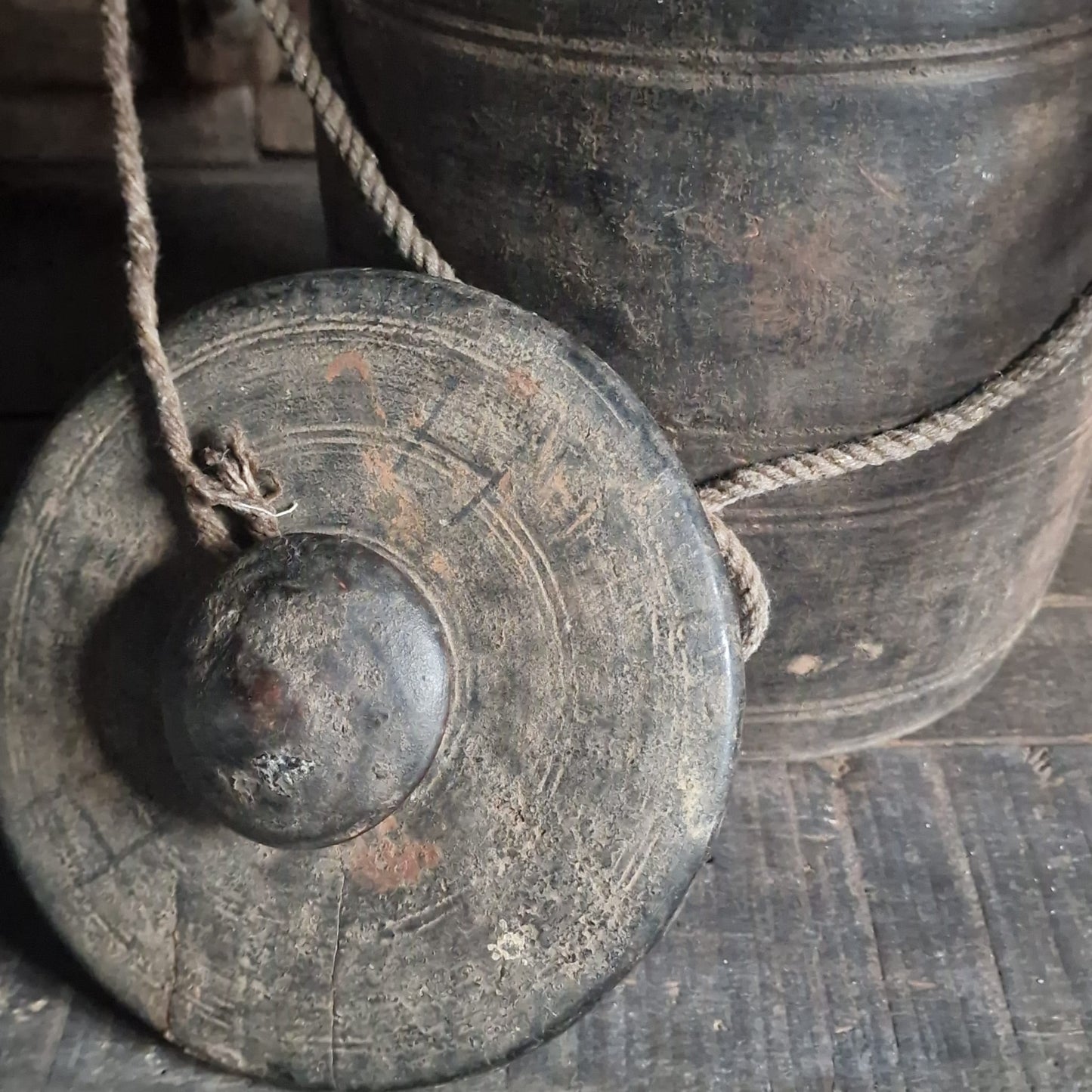 Nepalese Houten Pot met Deksel #1
