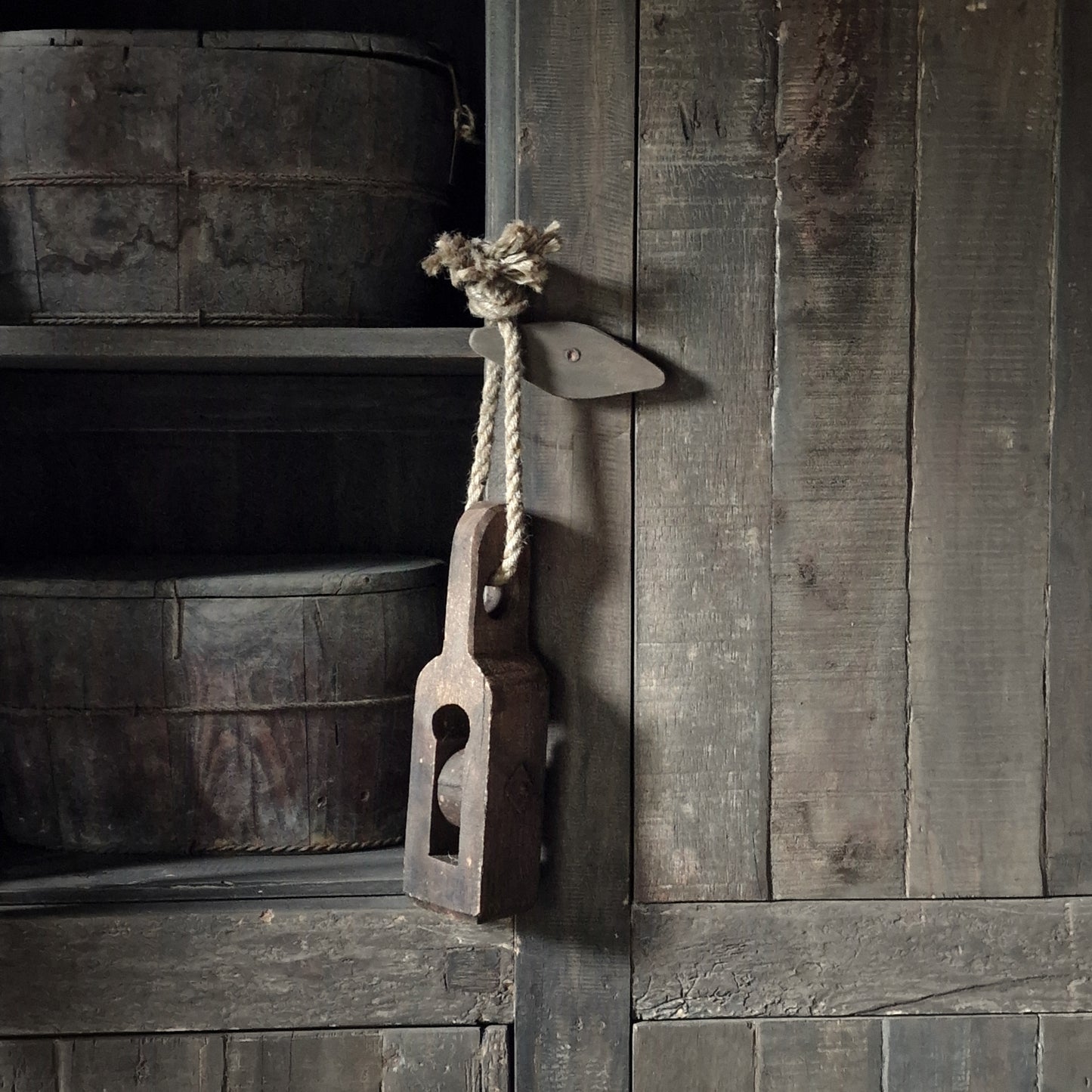 Oud Houten Katrol MM SELECTED