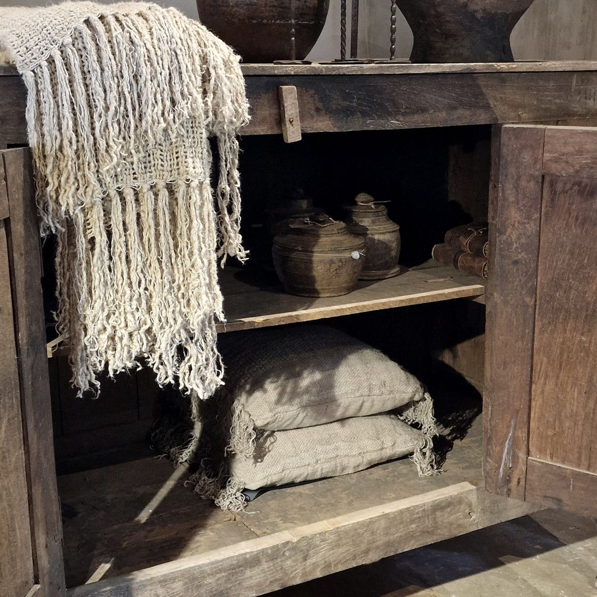 Antieke Kast HOFFZ INTERIOR