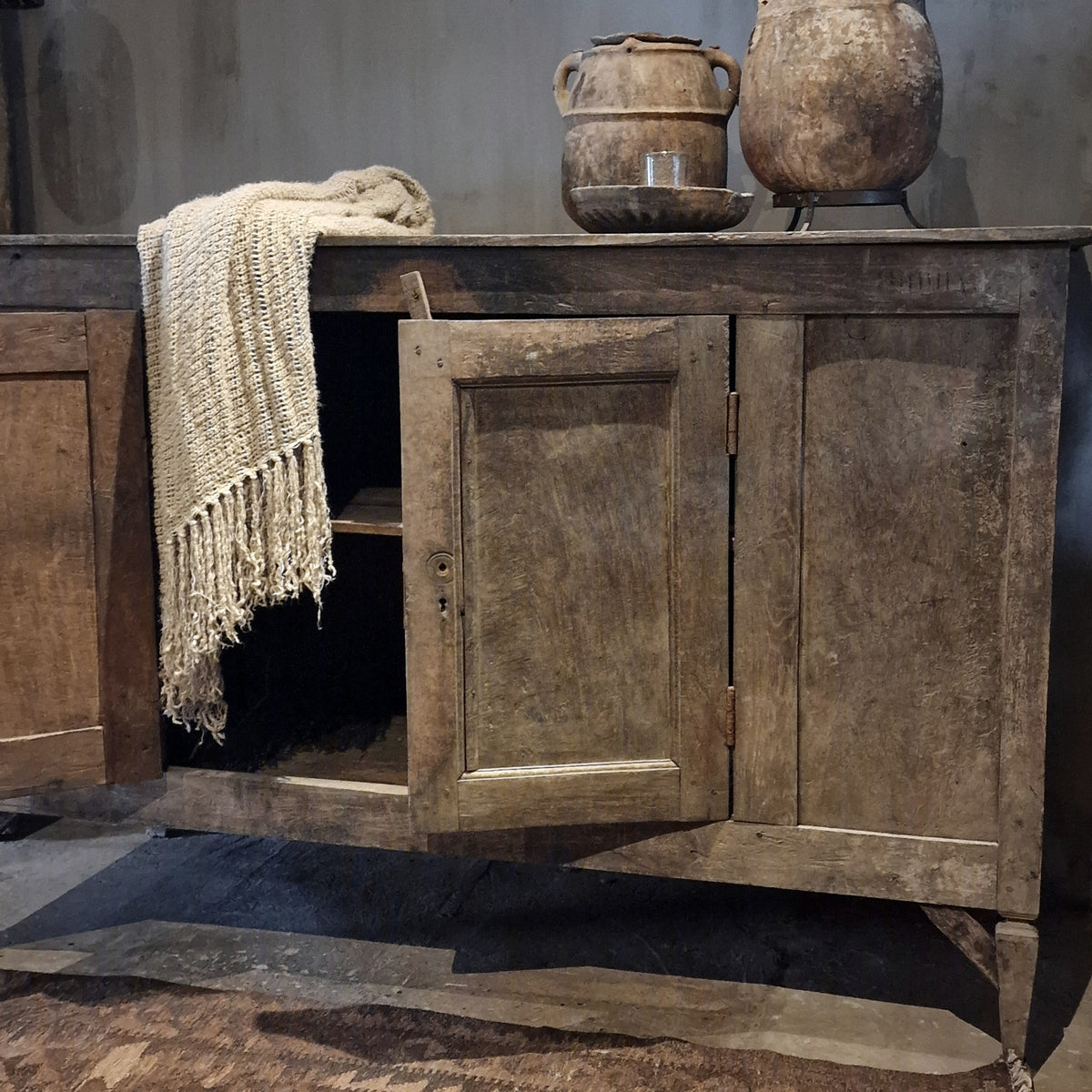 Antieke Kast HOFFZ INTERIOR