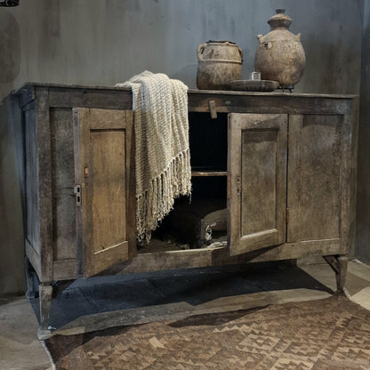 Antieke Kast HOFFZ INTERIOR