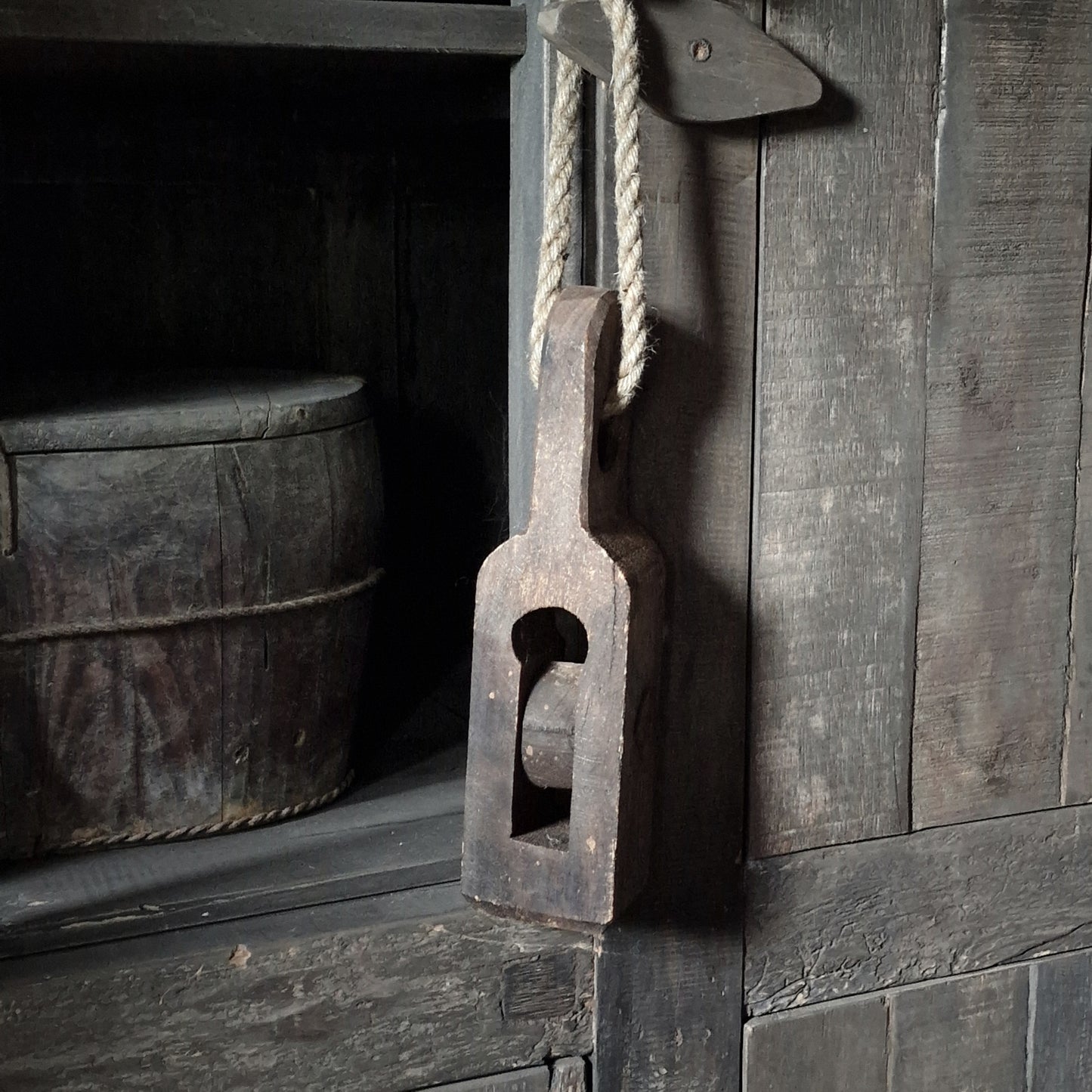 Oud Houten Katrol MM SELECTED