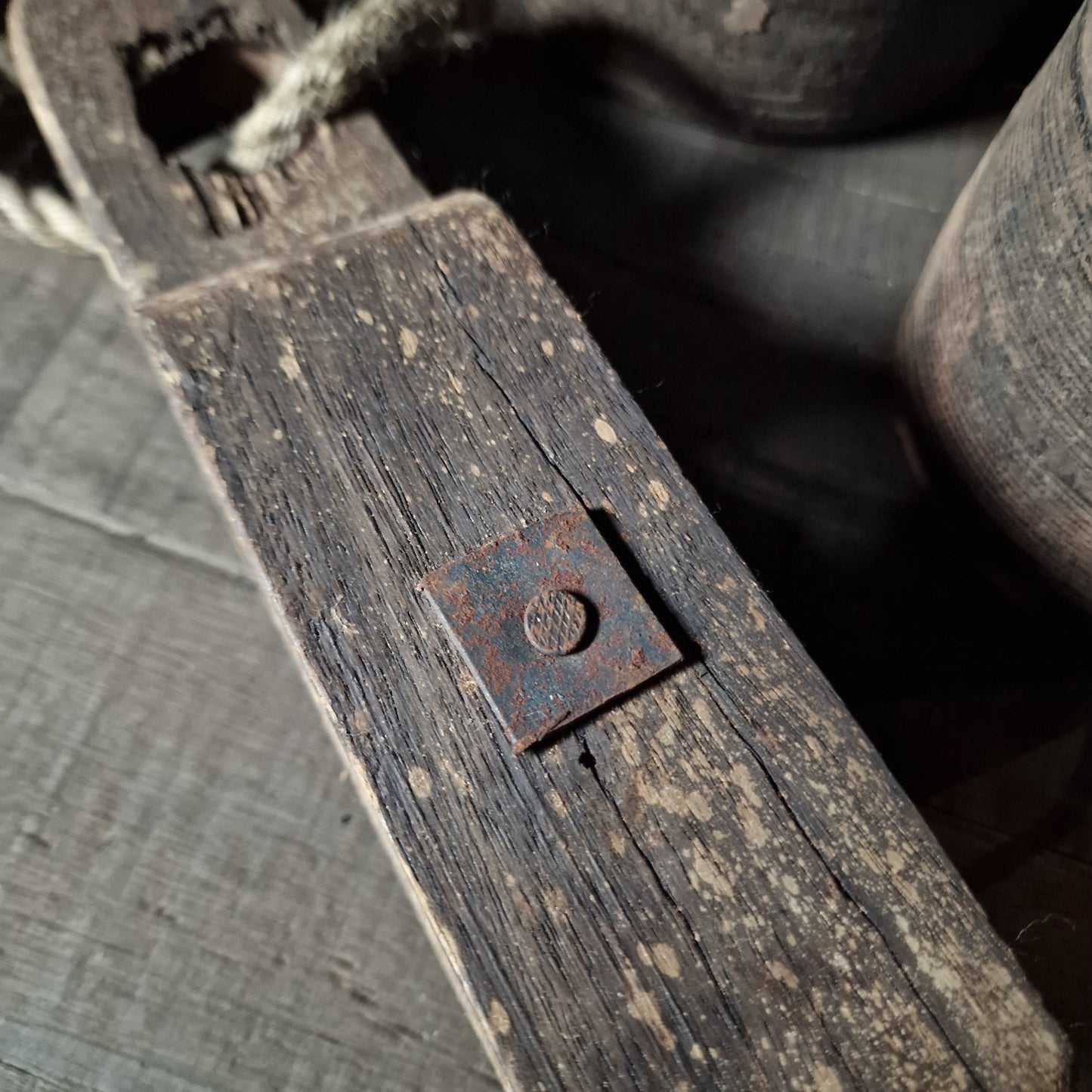 Oud Houten Katrol MM SELECTED