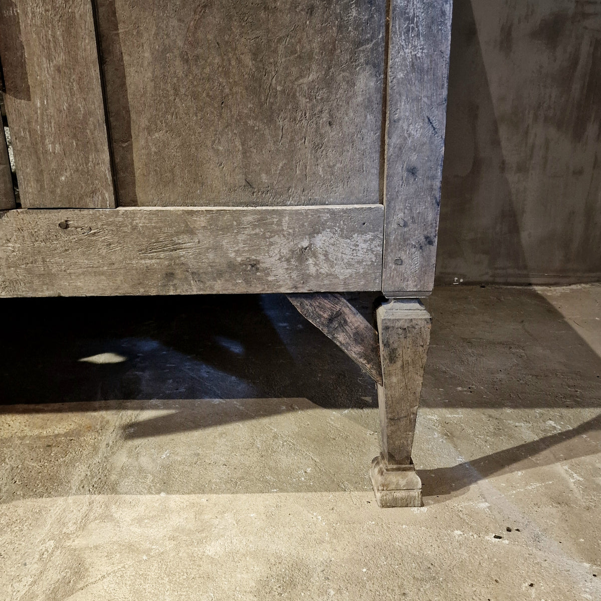 Antieke Kast HOFFZ INTERIOR